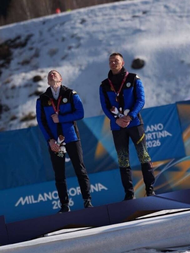 А на п’єдесталі Дмитро Суярко не стримав сліз.  Тримаємо за нього кулаки!