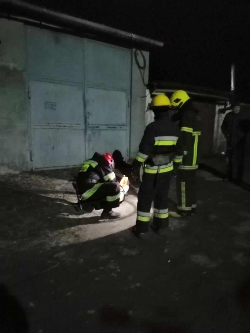 Ось такі події відбувались біля цього гаража.