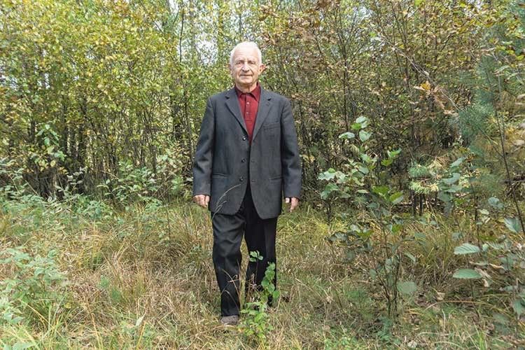 Михайло Романік пам’ятає, що там,  де сьогодні  ліс, були колгоспні поля.