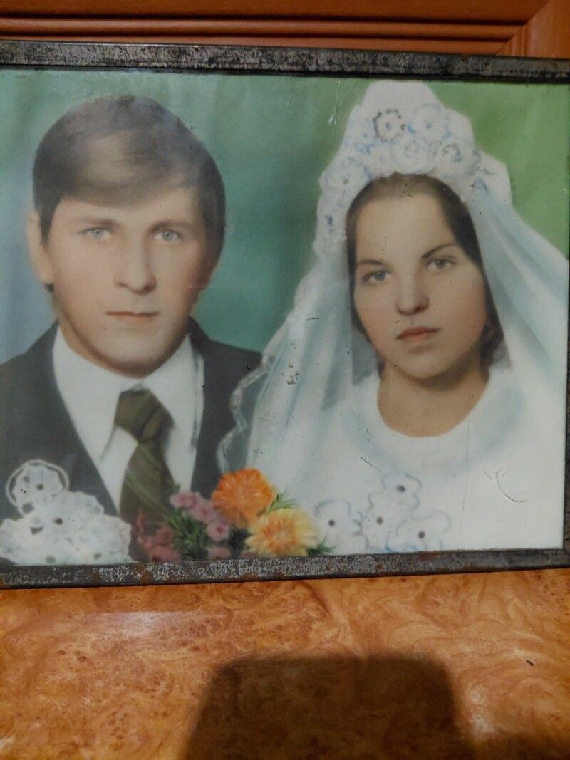 Повінчавшись, наречені поїхали в Камінь-Каширський  і зробили цю світлину на згадку про пам’ятний день.