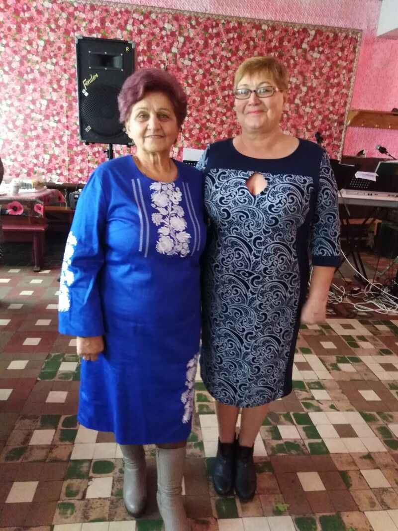Євгенія Карпівна проробила у Будинку культури 40 років (ліворуч на  фото).