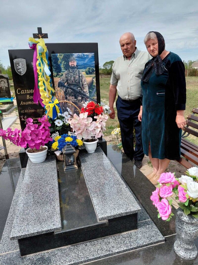 Василь Саливончик залишив побратимам шанс на життя, а рідним і всій Україні – приклад мужності, перед яким схилив голову і президент країни, коли вручав мамі  «Зірку Героя».