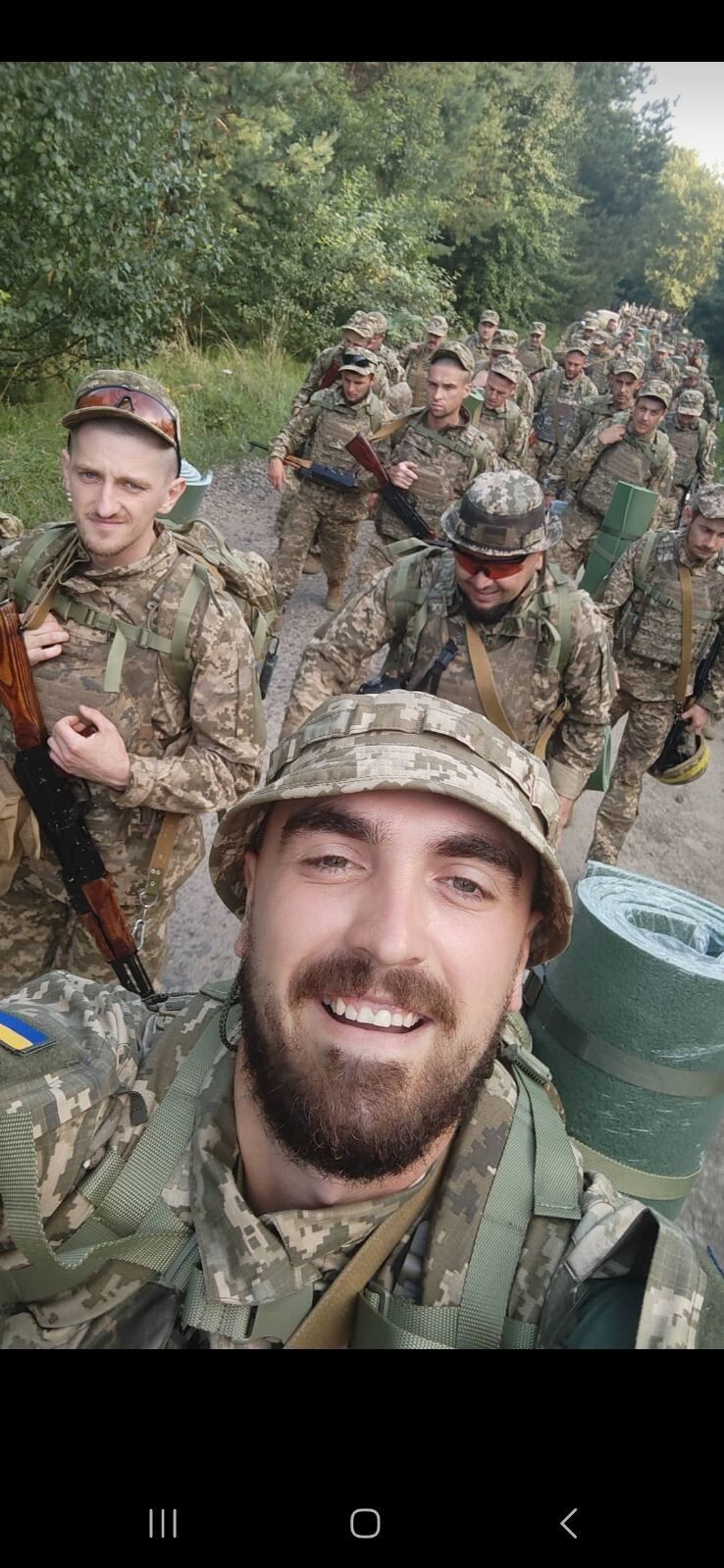 На цій світлині Олександр Шевчук – ще під час навчань, які тривали два місяці, – у Старичах Львівської області (оскільки строкової служби він не проходив, то досвіду військового зовсім не мав).