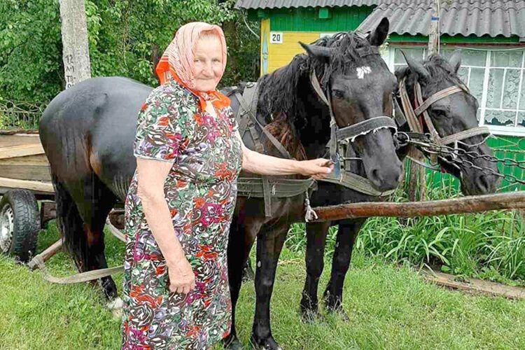 Євгенія Гаврилюк не забула і у 86 літ, як колись кіньми правила.