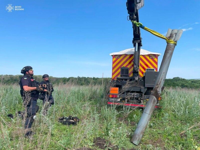 І навіть таку громадину часто доводиться діставати із землі.