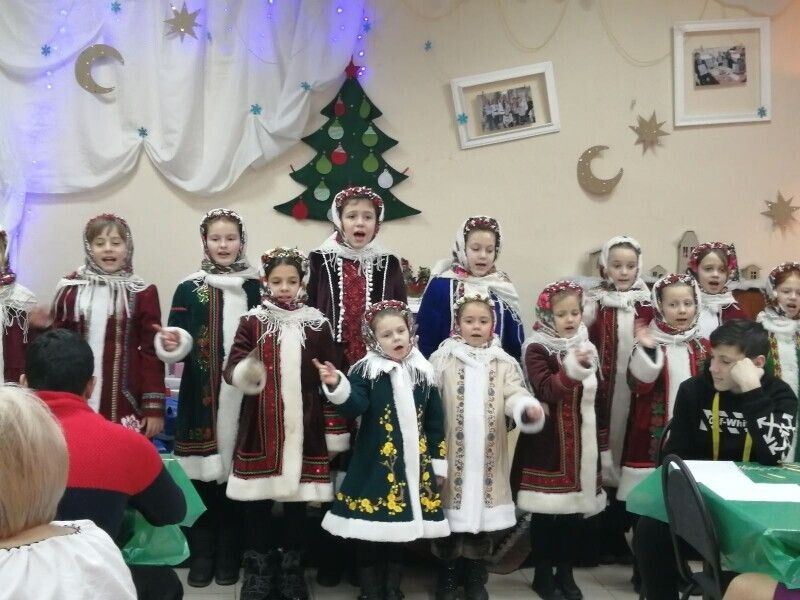  Вокальний ансамбль «Співаночка» Луцької музичної школи №1 ім. Ф. Шопена.