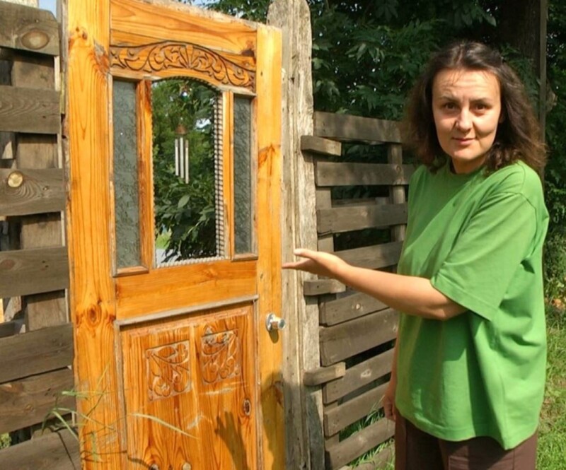 Лана Тесленко охоче приймає гостей у своєму екодомі.