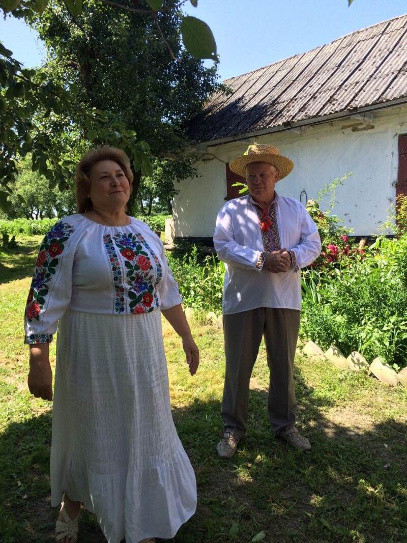 Сьогодні у господарстві до 60 вуликів, яким лад дають всі гуртом: і дружина Марія Олександрівна, і доньки, і зяті, і маленькі внуки.