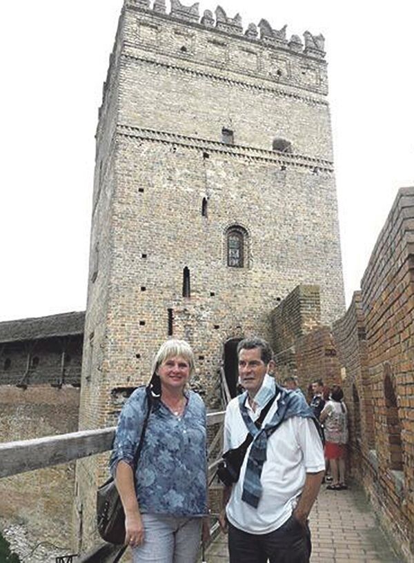 Насамперед пані Алла показала чоловікові-італійцю  символ рідного міста – замок Любарта.