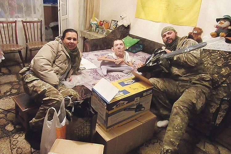 День, коли Антон через подружжя волонтерів Олега  і Тетяну Редькиних передав військовим в АТО бензопилу,  за яку віддав половину своєї пенсії.