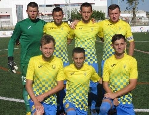 Віталій Романчук (другий ліворуч у другому ряду) у складі збірної України.