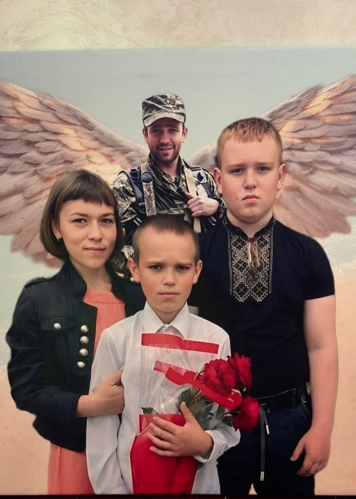 Ангелом-охоронцем бачить зараз свого коханого чоловіка його дружина Світлана, таким бачать тата його сини.