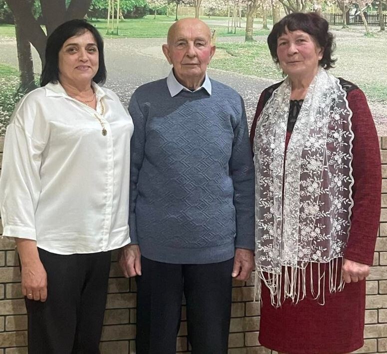 Зустрілися директори: ювіляр і його вдячні наступниці Марія Драгущак (зліва) і Тетяна Фещук.