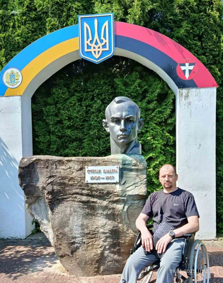 Під час лікування після поранення Богдан Косинський відвідав музей-садибу провідника Організації українських націоналістів Степана Бандери в селі Воля-Задеревацька поблизу Моршина Львівської області.