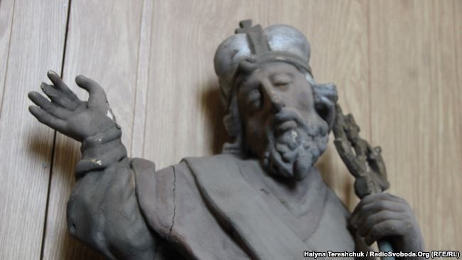 Віднайдена дерев’яна скульптура.