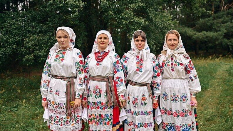 У деяких селах на свята до церкви ще й досі вдягають такі костюми