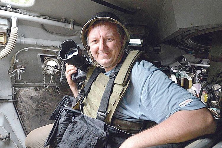 Фотокор «Голосу України»  Олександр Клименко вже багато років дивиться в очі війни.