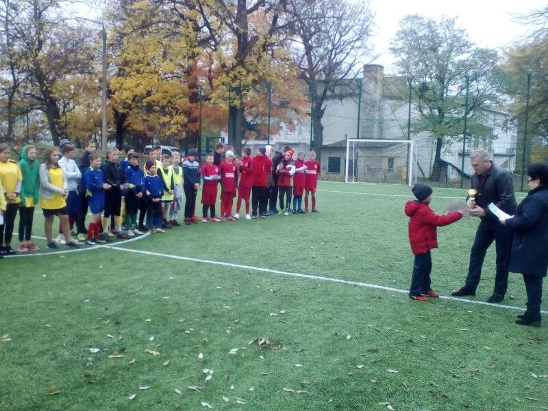 Під час вручення нагород на спортивному святі.