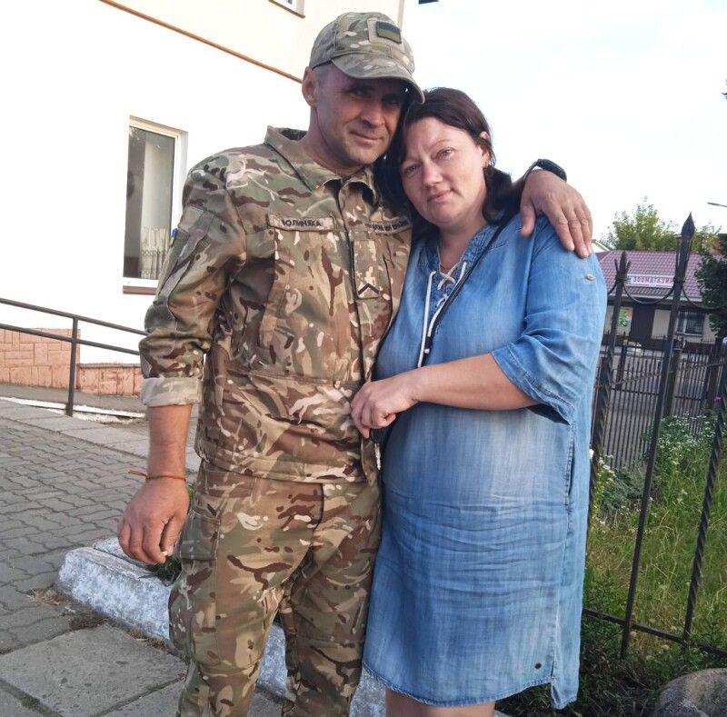 Світлина, що нагадує тепер про короткі зустрічі подружжя під час війни.