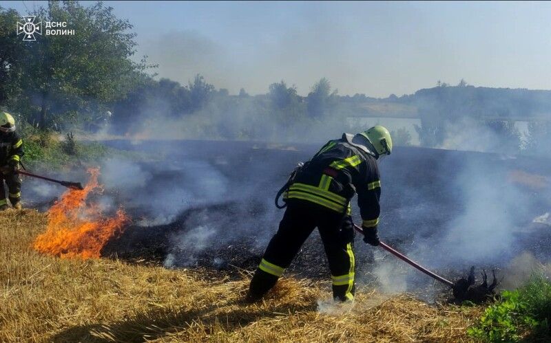 Причина кожної з цих пожеж – необережне поводження з вогнем громадян. Фото: ДСНС Волині.