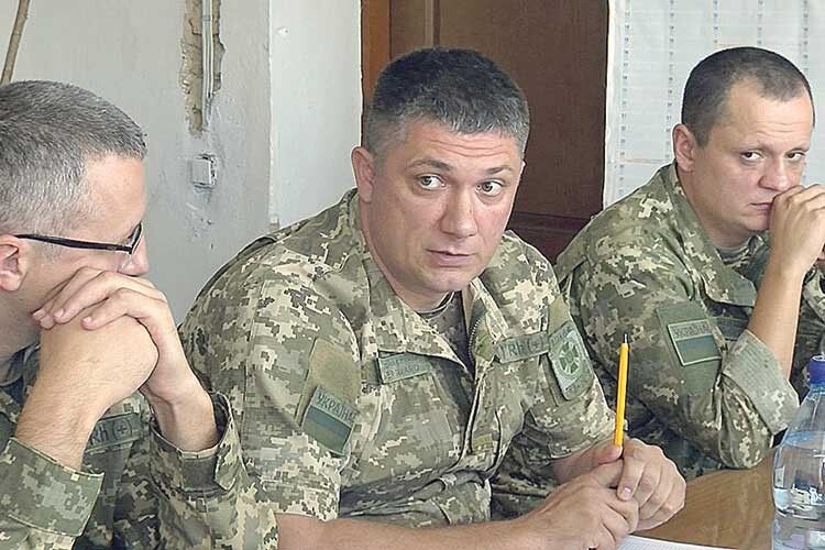 Руслан Румілов (посередині) очолив Луцький прикордонний загін понад місяць тому.