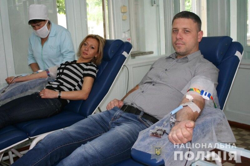 Також цього дня 35 поліцейських стали донорами для цих маленьких пацієнтів і здали кров на потреби відділення.