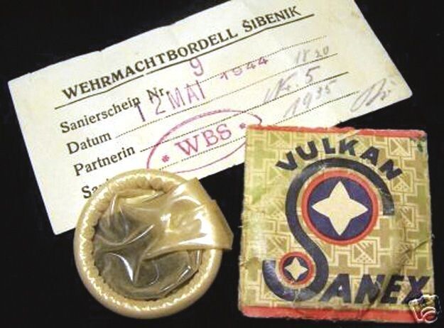 Квиток у дім розпусти та презерватив – такі видавали німецьким солдатам. 