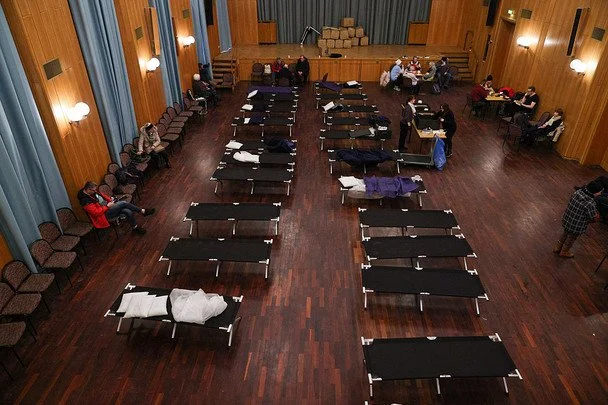 Пункт допомоги районного управління Штегліц-Целендорф під час відключення електроенергії у Берліні.