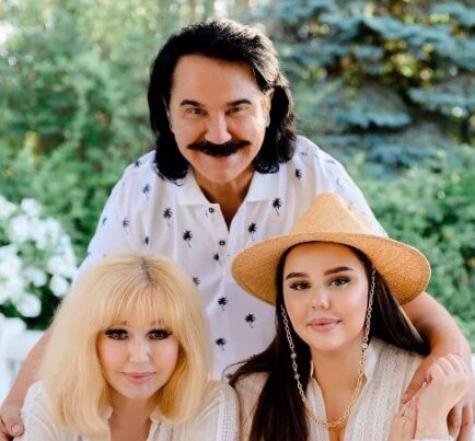 Павло Зібров з дружиною Мариною і донькою Діаною.