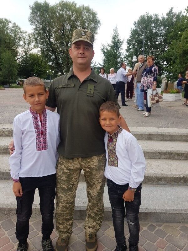 Олександр Кондисюк, який побував на полі битви і в полоні сепаратистів, відстоював Україну для двох своїх синів і для нас усіх.