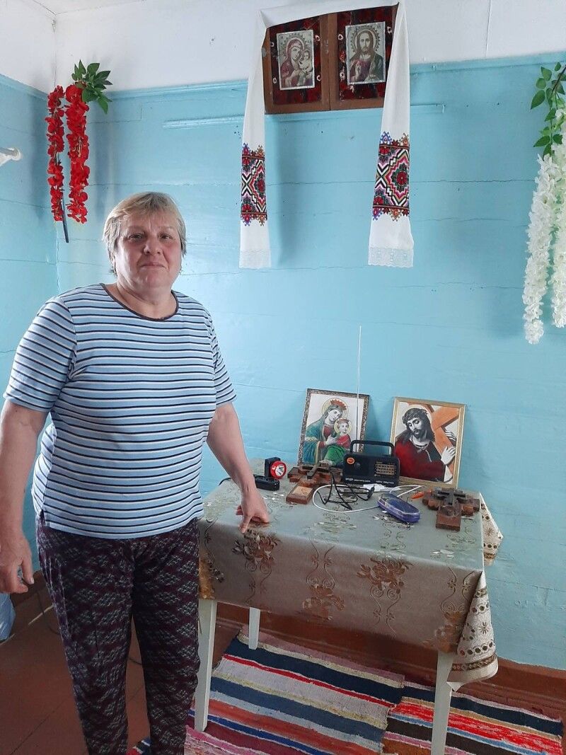 Молитви жінки – за те, щоб швидше закінчилася війна, щоб син, всі, хто сьогодні боронить Україну, повернулися додому живими-здоровими.