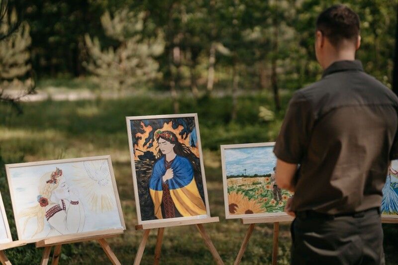 Природа Шацького нацпарку лікує: тут вам — і декоративні птахи, і плантації лохини, і верхова їзда…