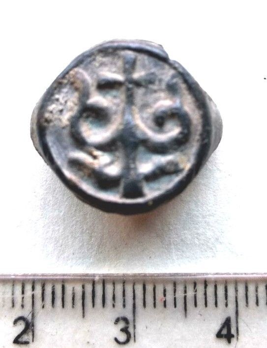 Перстень з урочища Сад, з якого взята ідея для герба Шацька.