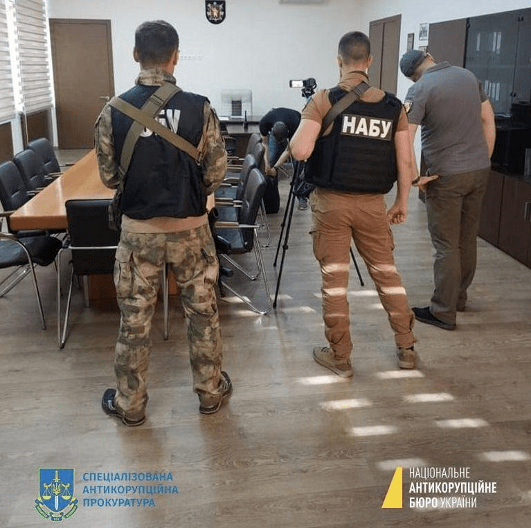Слідчі дії тривають.