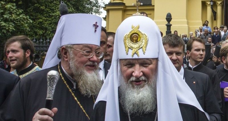 Московський патріарх Кирило (праворуч) і митрополит Савва під час зустрічі у Варшаві.