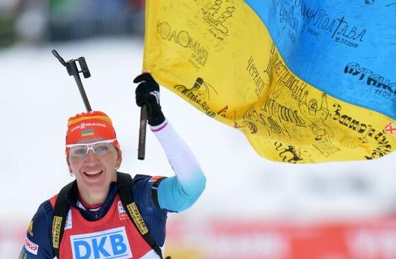 Олена Підгрушна неодноразовоо фінішувала з прапором України. Фото: sport.ua.