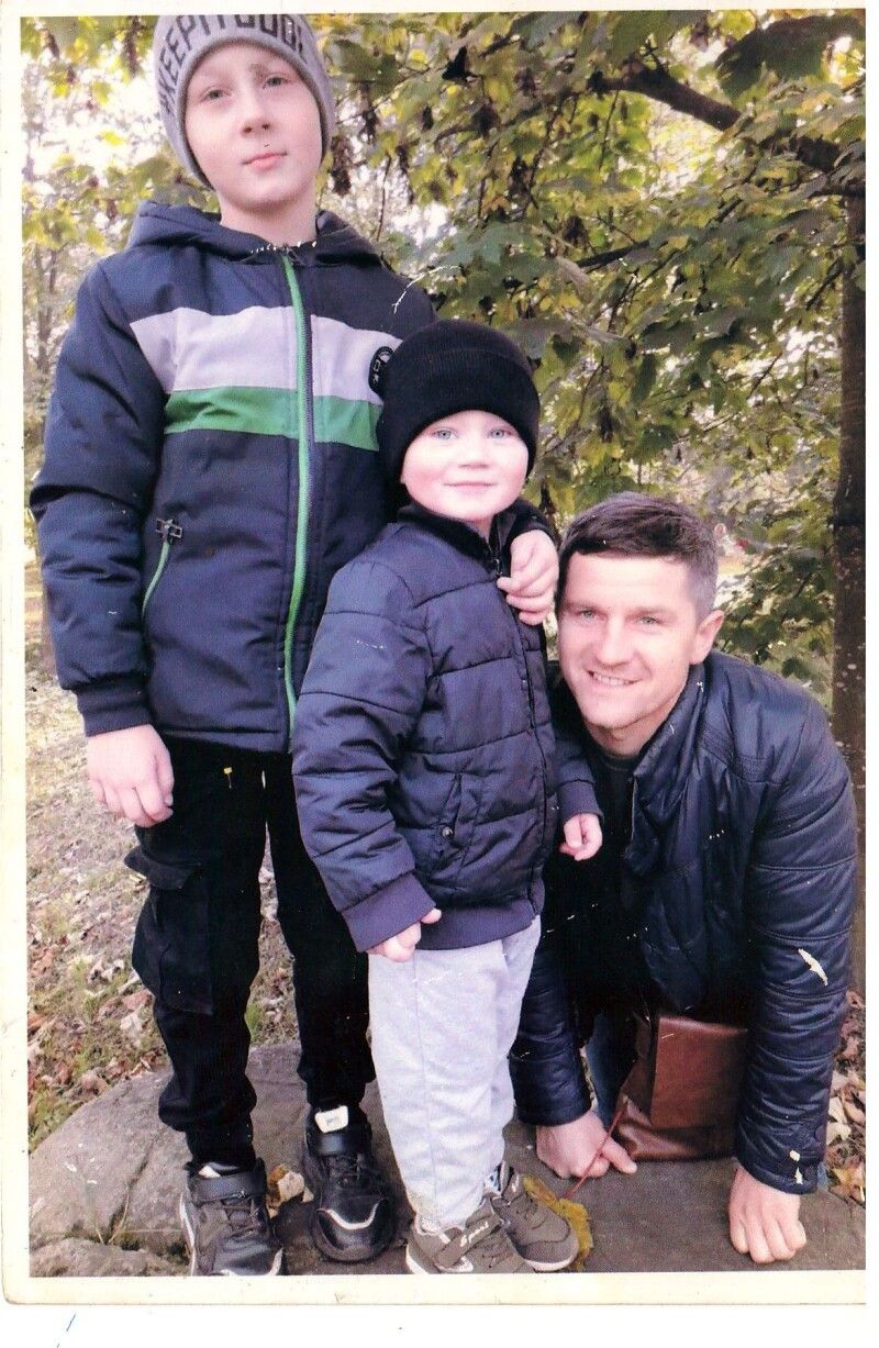 Євген із синами, для яких він був люблячим, турботливим татком.