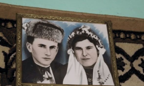 Ось таким було весільне фото Михайла та Параски Волочіїв.