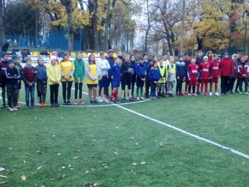 Дівчата змагалися на рівних із хлопцями. Фото Оксани ЛАВРЕНЮК.