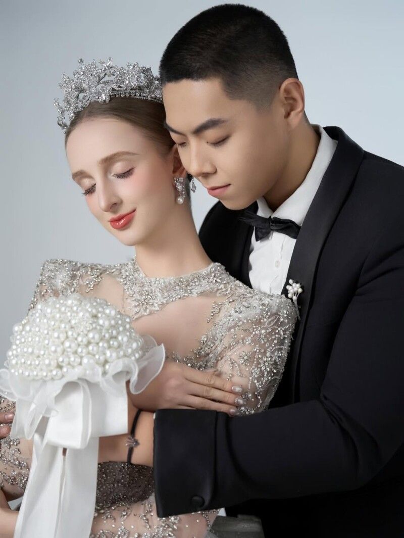 Олена на весіллі виглядала як справжня королева.