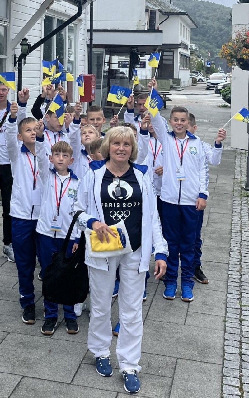 Людмила Лонюк у столиці Норвегії Осло з делегацією юних футболістів із Любешівщини. 