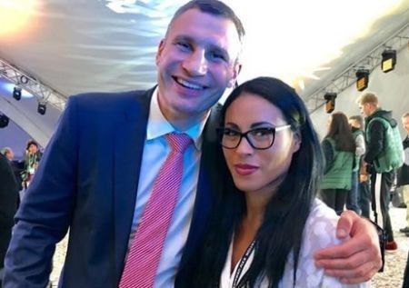 Мер Кличко теж обіймав Брекхус на конгресі у Києві.