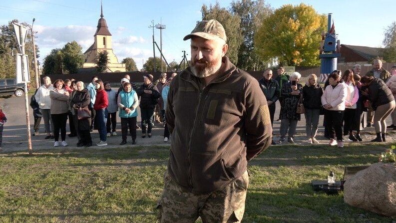 Побратим Вячеслава Анатолій Репш на відкритті скверу.