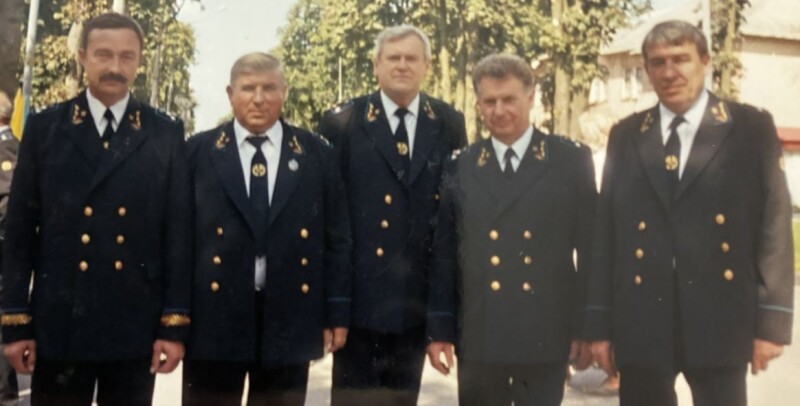 Федір Петрук (другий праворуч) із працівниками ДП «Волиньвугілля».
