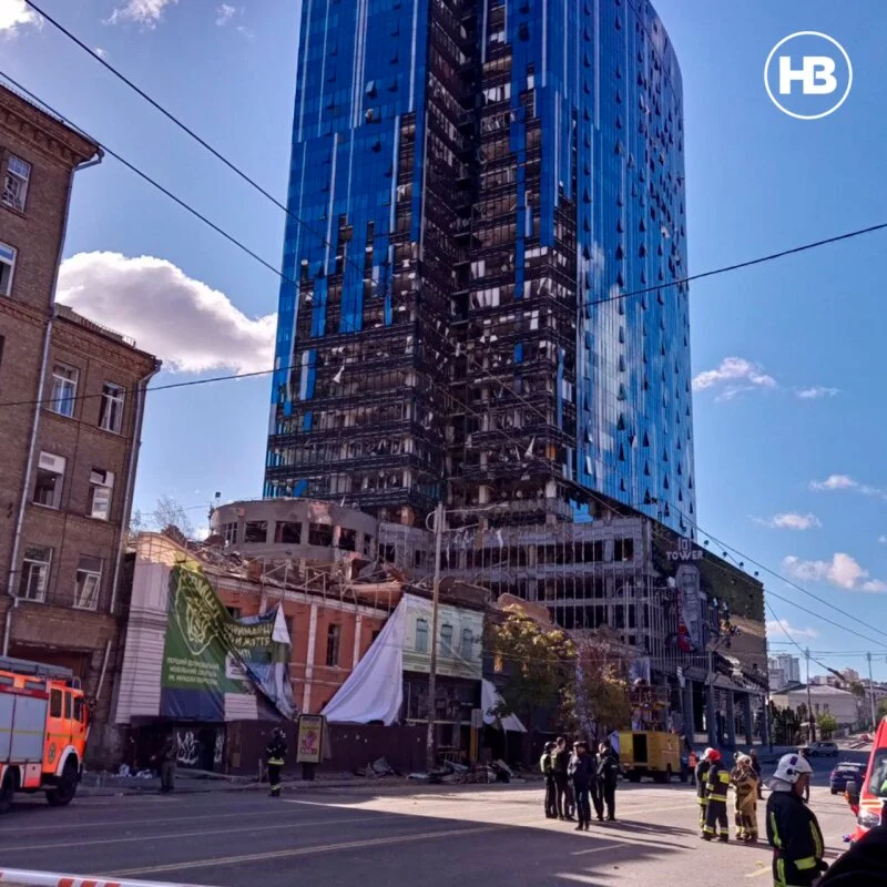 Від атаки постраждав візовий відділ посольства Німеччини в Києві, який розташований у бізнес-центрі 101 Tower. 