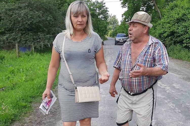 Землевпорядник Наталія Олексюк і Микола Грацонь, з яким вона допомогла зустрітися: чоловік жив у Краснодуб’ї до 1987 року.