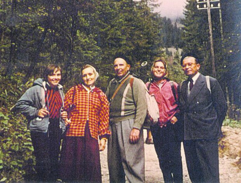 Подружжя Бандер у товаристві однодумців (жовтень 1959). Останнє прижиттєве фото  легендарного українця. 