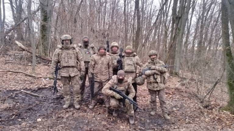 «росіяни погрожували до листопада вибити нас із Курщини, але не справилися з цим і в лютому наступного року» (фотоспогад про листопад 2024-го далеко за містом Суджа).