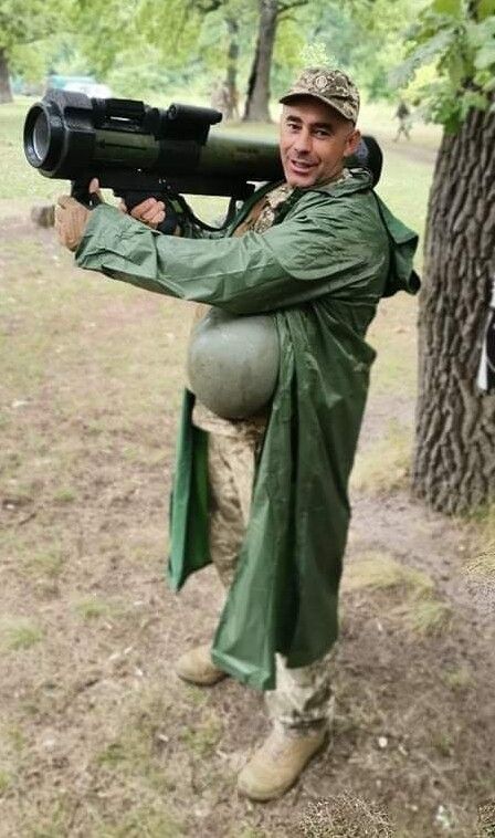 Повістки Віктору не приносили – він сам з’явився  у військкомат, щоб його взяли на службу.