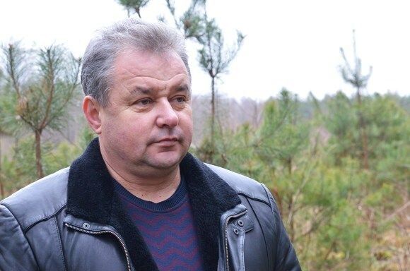 Валерій Ткачук - не лісник, але ліс садить усе життя.